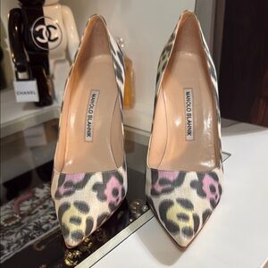 Manolo Blahnik Multicolor Leopard Print Fabric BB 105 Pumps Size 39